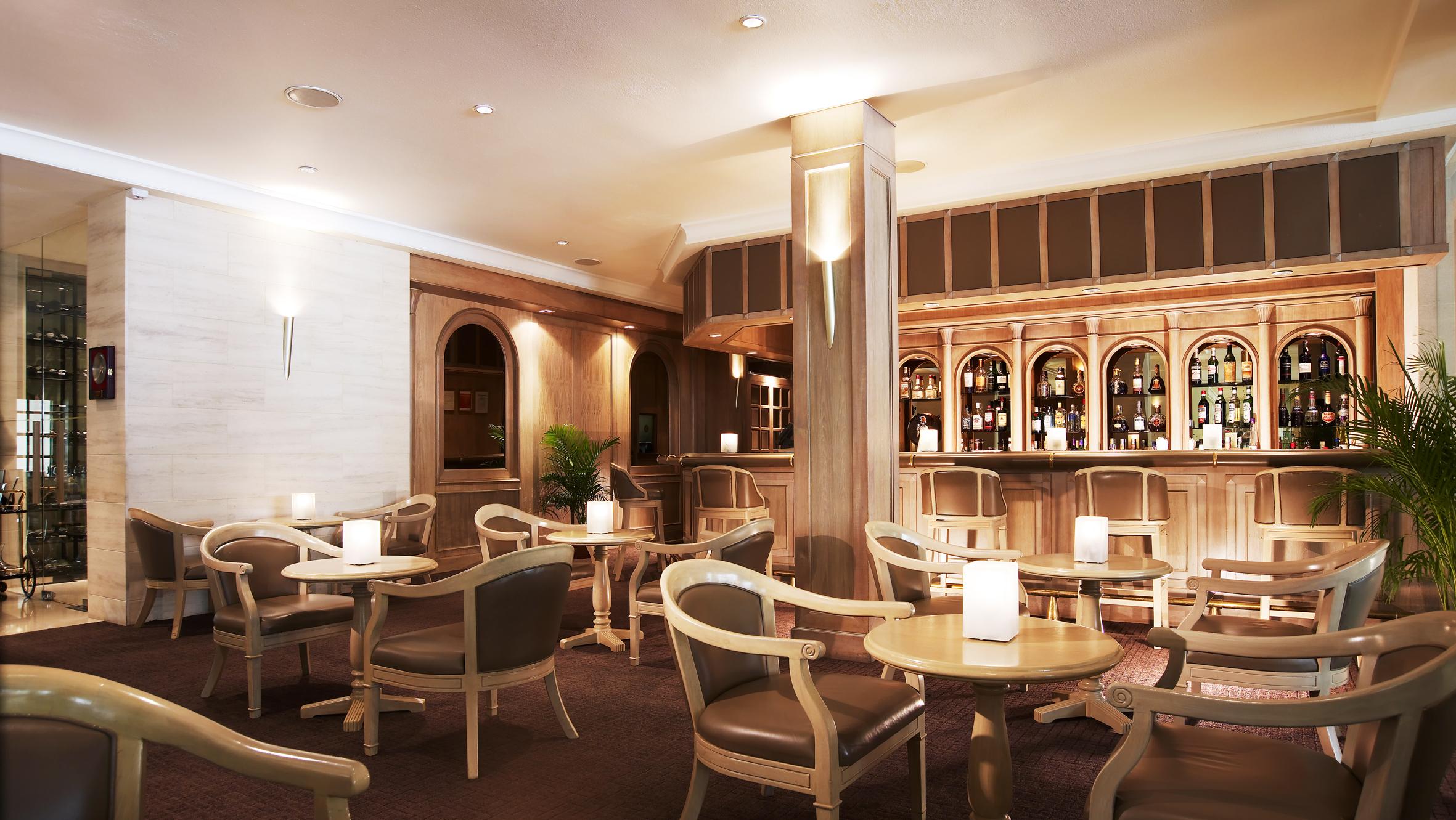 กู๊ดวู้ด พาร์ค โฮเทล Hotel สิงคโปร์ ร้านอาหาร รูปภาพ The bar at the Royal Opera House, London