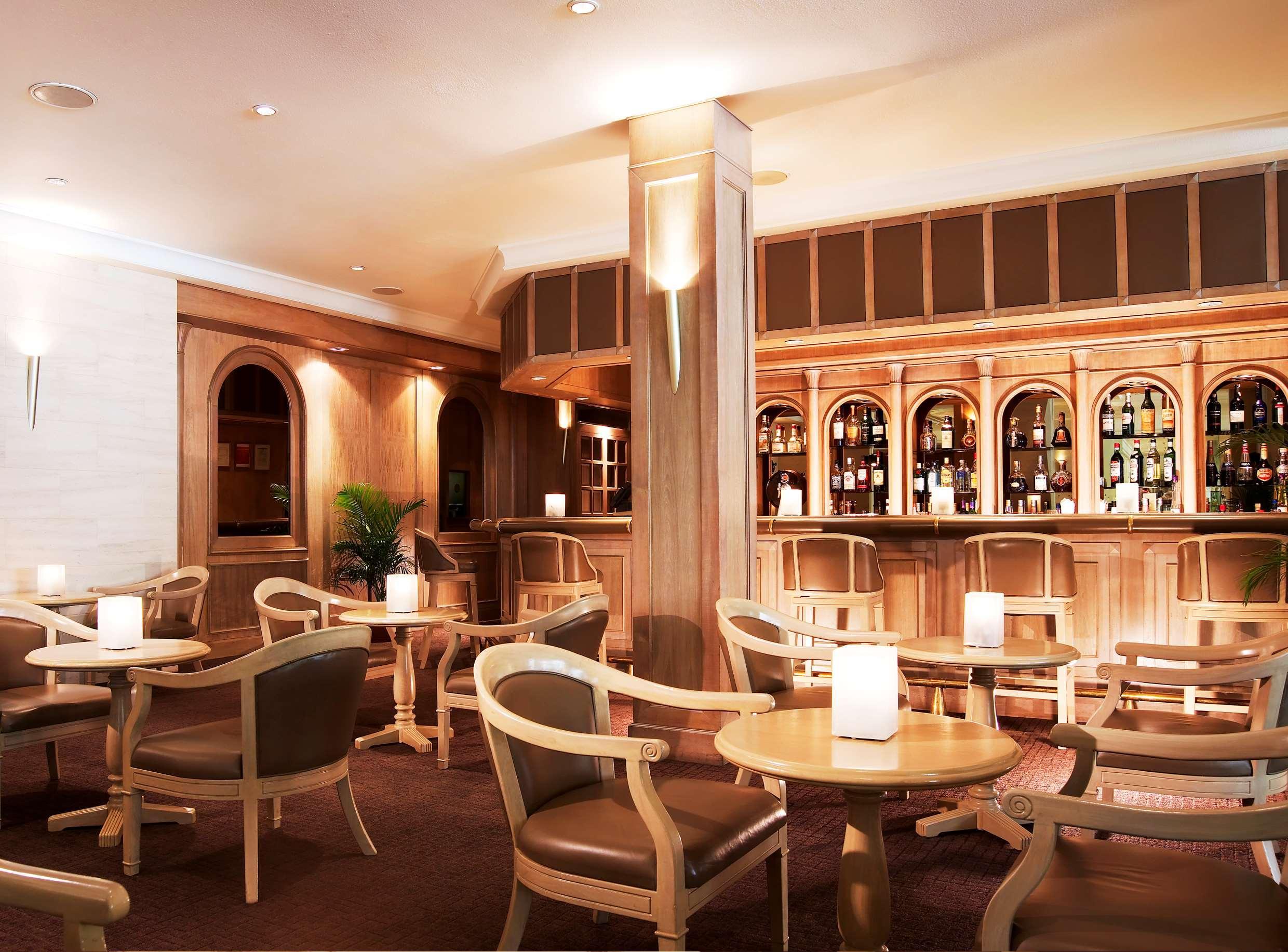 กู๊ดวู้ด พาร์ค โฮเทล Hotel สิงคโปร์ ร้านอาหาร รูปภาพ The bar at the Royal Opera House, London
